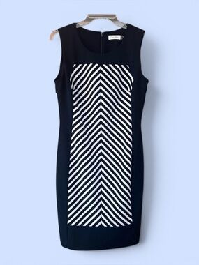 Calvin Klein Sheath Dress Sleeveless Chevron Stripe Sz 8 BlueBlack Wht‎